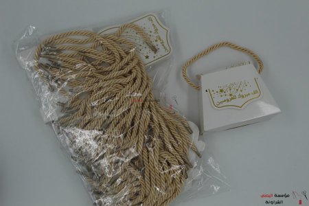 توزيعات كرتون 50 حبة للعرسان مع يد